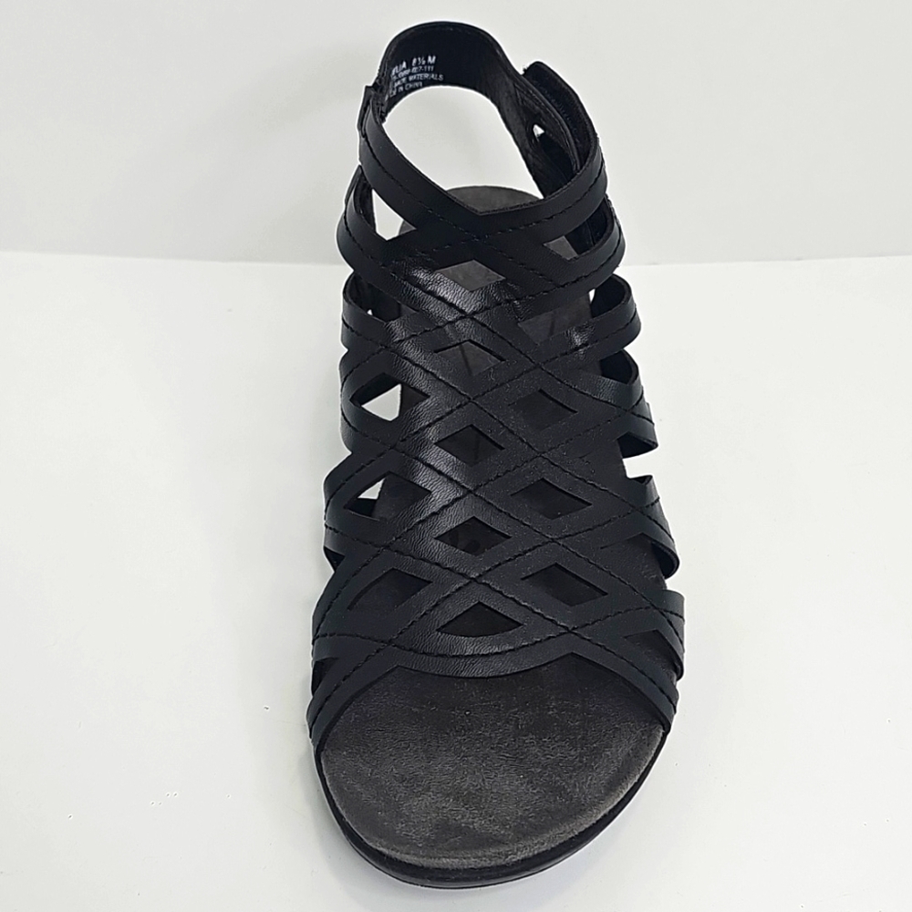Baretraps Women Black Sandals with Criss-Cross Design - Picture 5 of 15